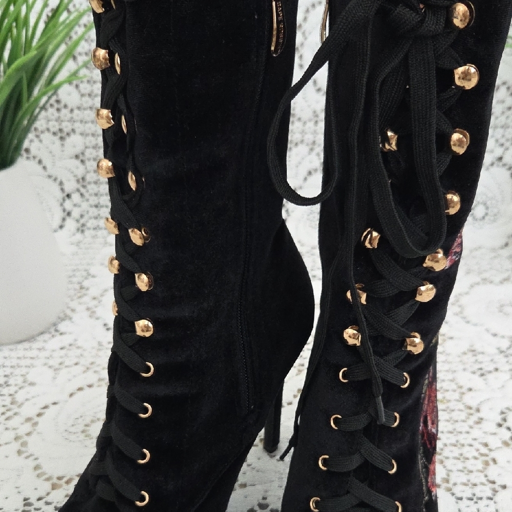 Cape Robbin Black Velvet Lace-Up Ankle Boots with Red Rose Embroidery Size 10 - Picture 10 of 12